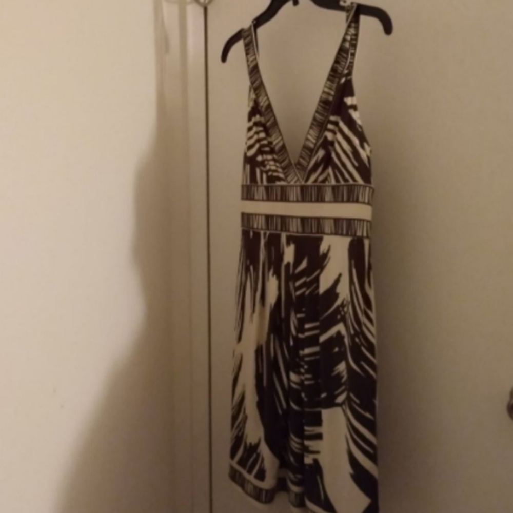 Bcbgmaxazria Mini Print V Neck dress Sz M
